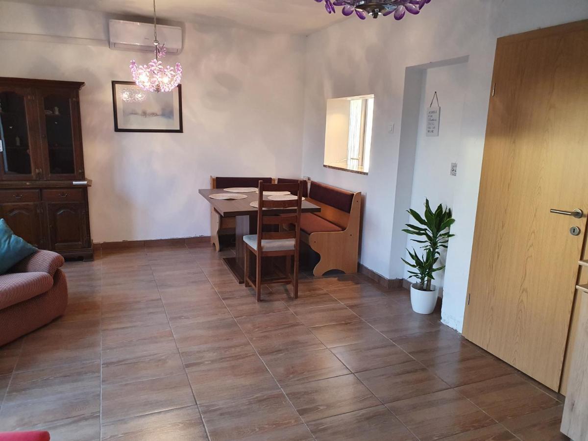 Apartman Meg Apartment Malinska Bagian luar foto